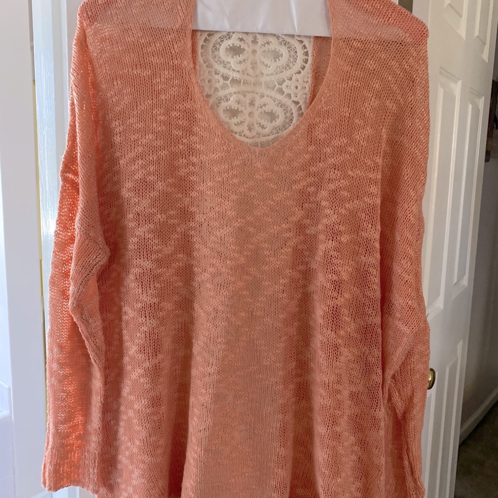 Beautiful top wit exquisite detail!